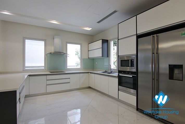 Modern and bright villa with garden for rent in Vinhomes Riverside, Long Bien, Hanoi